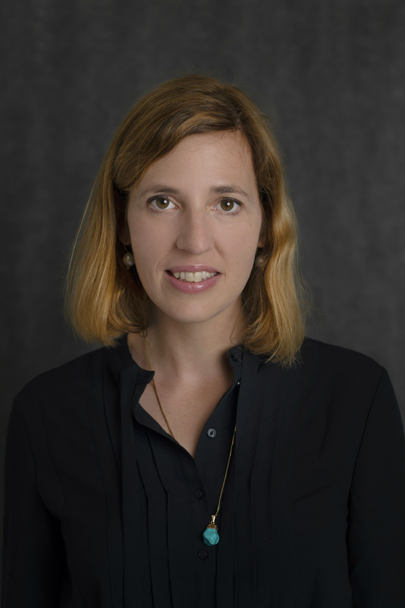 Portrait Isabelle de le Court Art Advisor